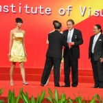 Rainer_Maria_Latzke_is_awarded_the_honorary_professorship_of_Fudan_University_by_Guang_Xiu_Ping