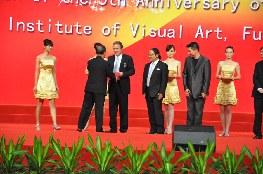 Rainer Maria Latzke receives a Honorary Professorship of the Shanghai Institute of Visual Art