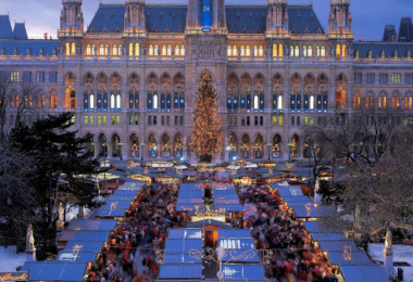 Rainer Maria Latzke comissioned with the redecoration of the Lanner Lehar Hall at the Vienna Town Hall